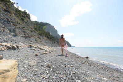 Photo cat&eacute;goris&eacute;e avec&nbsp;: Brunette, Foxy Di - Nensi B - Medina U, MET Art, Mikhail Paramonov - Paromov, Nature, Nyuso, Russian, Cute