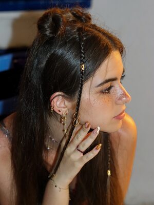 Picture tagged with: Brunette, Giorgia Castelli, Italian, Cute