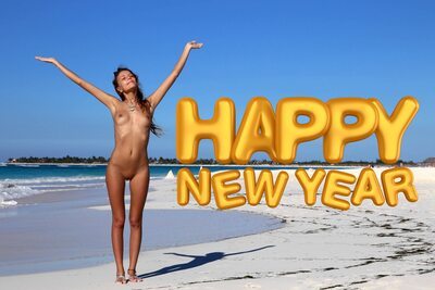 Photo catégorisée avec : Brunette, Katya Clover - Mango A, Cute, Happy New Year, Legs, Russian, Sexy Wallpaper, Small Tits, Tummy