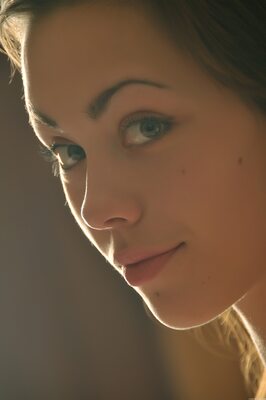 Photo catégorisée avec : Brunette, MET Art, Rich A, Tesojis, Close-up, Cute, Eyes, Face, Safe for work, Ukrainian