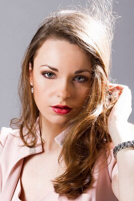 Photo catégorisée avec : Brunette, Olga Zelenko, Belarusian, Cute, Eyes, Face, Mouth, Safe for work