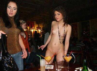 Photo cat&eacute;goris&eacute;e avec&nbsp;: Brunette, Skinny, Small Tits