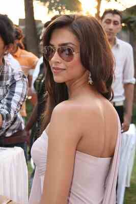 Photo cat&eacute;goris&eacute;e avec&nbsp;: Deepika Padukone, Brunette, Indian, Celebrity - Star, Safe for work
