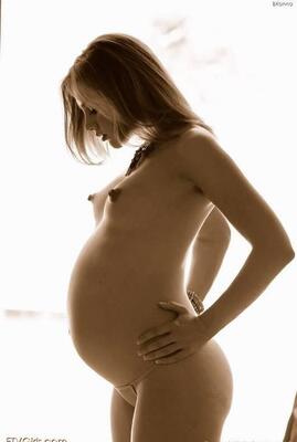 Photo catégorisée avec : FTV Girls, Pregnant