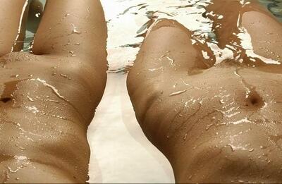 Photo catégorisée avec : MET Art, Sexy Wallpaper, Wet, 2 girls, Tummy