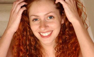 Photo catégorisée avec : Redhead, Eyes, Face, Safe for work, Smiling