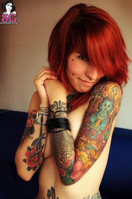 Photo catégorisée avec : Redhead, Piercing, Tattoo