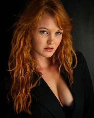 Photo catégorisée avec : Redhead, What is her name