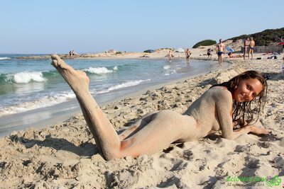 Photo cat&eacute;goris&eacute;e avec&nbsp;: Skinny, 2clovers.com, Beach, Blonde, Es Cavallet Beach Part 1, Feet, Katya Clover - Mango A, Legs, Russian, Sexy Wallpaper, Smiling, Cute, Tanned