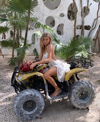 Photo cat&eacute;goris&eacute;e avec&nbsp;: Skinny, Abby Neff, American, Blonde, Legs, Cute