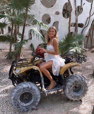 Photo cat&eacute;goris&eacute;e avec&nbsp;: Skinny, Abby Neff, American, Blonde, Legs, Cute