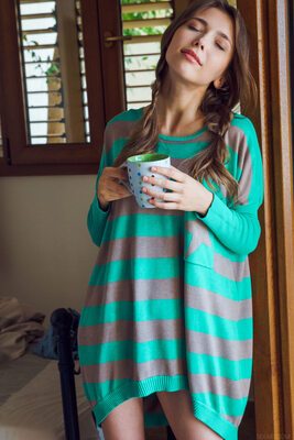 Photo catégorisée avec : Skinny, Alex Lynn, Brunette, Mila Azul, Phez, SexArt, Ukrainian, Cute, Safe for work