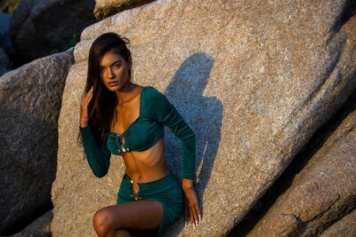 Photo catégorisée avec : Skinny, Alisa Arunahiran, Asian, Beach, Brunette, Sexy Wallpaper, Thai, Cute, Tummy