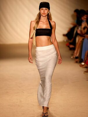 Photo catégorisée avec : Skinny, American, Blonde, Scarlett Leithold, Cute