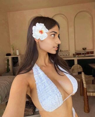 Photo cat&eacute;goris&eacute;e avec&nbsp;: Skinny, Arya - fancifularya, Bikini, Brunette, Busty, Eyes, Indian, Selfie, Cute