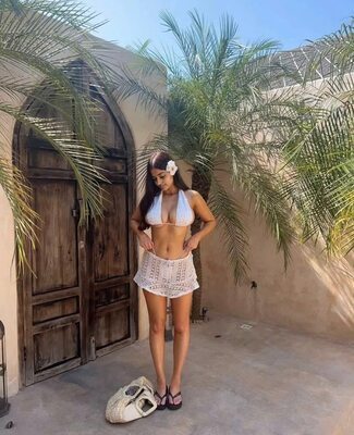 Photo cat&eacute;goris&eacute;e avec&nbsp;: Skinny, Arya - fancifularya, Bikini, Brunette, Busty, Feet, Indian, Legs, Cute, Tummy