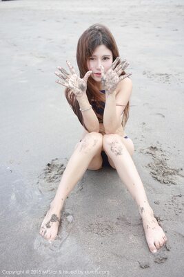 Photo catégorisée avec : Skinny, Asian, Beach, Bikini, Cute, Feet, Legs