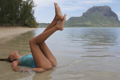 Photo catégorisée avec : Skinny, Beach Baby, Blonde, Katya Clover - Mango A, X-Art, Beach, Feet, Legs, Nature, Russian, Sexy Wallpaper