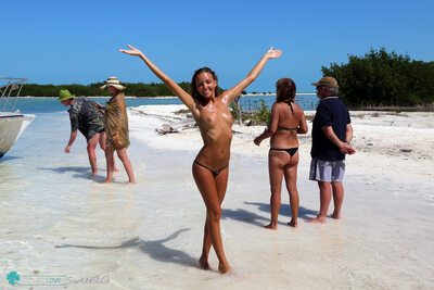 Photo catégorisée avec : Skinny, Bikini Life Trip to Iguana Island, Blonde, Katya Clover - Mango A, katya-clover.com, Beach, Bikini, Cute, Legs, Monokini, Russian, Sexy Wallpaper, Small Tits, Smiling, Tanned