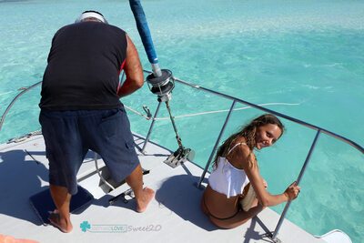 Photo catégorisée avec : Skinny, Bikini Life Trip to Iguana Island, Blonde, Katya Clover - Mango A, katya-clover.com, Bikini, Boat, Cute, Russian, Sexy Wallpaper, Small Tits, Smiling