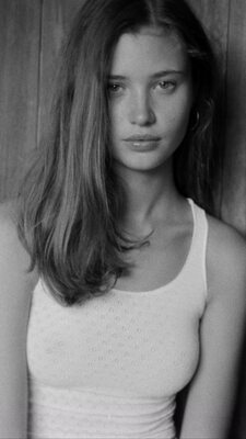 Photo catégorisée avec : Skinny, Black and White, Brunette, Eyes, Henrik Purienne, Russian, Victoria Kosenkova, Cute, Safe for work, Shy