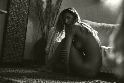 Photo catégorisée avec : Skinny, Black and White, Brunette, Jörg Billwitz, Marisa Papen, Port de Sant Miquel, Art, Belgian, Cute, Eyes, Feet, Legs, Sexy Wallpaper, Shy, Small Tits