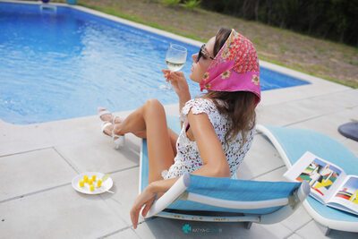 Photo cat&eacute;goris&eacute;e avec&nbsp;: Skinny, Blonde, Cafe Society, Katya Clover - Mango A, Legs, Russian, Sexy Wallpaper, katya-clover.com, Cute, Pool, Safe for work