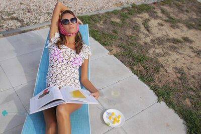 Photo cat&eacute;goris&eacute;e avec&nbsp;: Skinny, Blonde, Cafe Society, Katya Clover - Mango A, Russian, Sexy Wallpaper, Wine, katya-clover.com, Cute, Pool, Safe for work