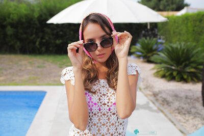 Photo cat&eacute;goris&eacute;e avec&nbsp;: Skinny, Blonde, Cafe Society, Katya Clover - Mango A, Russian, Sexy Wallpaper, katya-clover.com, Cute, Pool, Safe for work