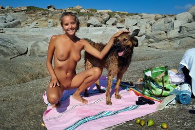 Photo catégorisée avec : Skinny, Blonde, Dog, Feet, Greetings From Holiday, Katya Clover - Mango A, Legs, Nature, Russian, Sexy Wallpaper, Smiling, Watch4Beauty, Cute, Pussy, Small Tits, Tanned, Tummy