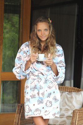 Photo cat&eacute;goris&eacute;e avec&nbsp;: Skinny, Blonde, Eyes, Good Morning, Katya Clover - Mango A, Russian, Smiling, X-Art, Cute, Safe for work