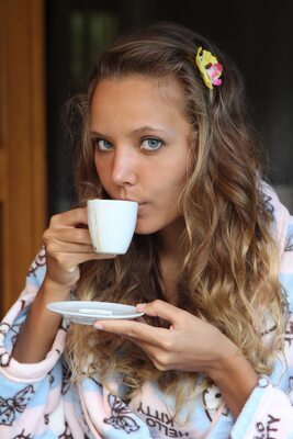 Photo cat&eacute;goris&eacute;e avec&nbsp;: Skinny, Blonde, Eyes, Good Morning, Katya Clover - Mango A, Russian, X-Art, Cute, Safe for work