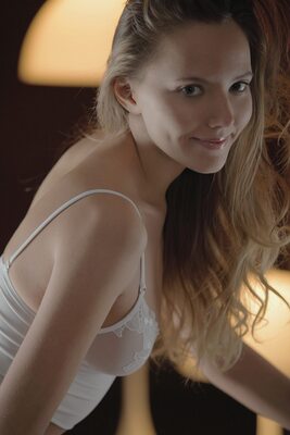Photo catégorisée avec : Skinny, Blonde, Eyes, Intimate Experience, Katya Clover - Mango A, Russian, Smiling, X-Art, Cute, Lingerie
