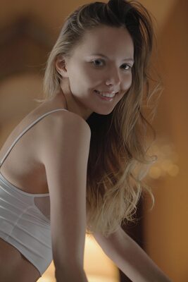Photo catégorisée avec : Skinny, Blonde, Eyes, Intimate Experience, Katya Clover - Mango A, Russian, Smiling, X-Art, Cute, Safe for work