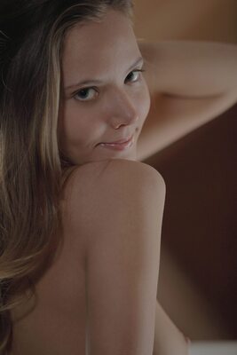 Photo catégorisée avec : Skinny, Blonde, Eyes, Intimate Experience, Katya Clover - Mango A, Russian, Smiling, X-Art, Cute