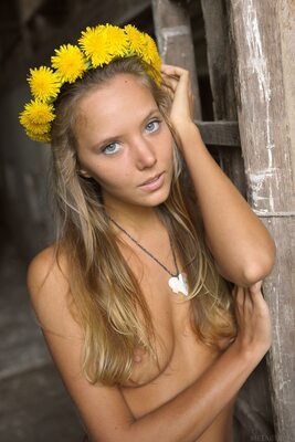 Photo catégorisée avec : Skinny, Blonde, Eyes, Katya Clover - Mango A, MET Art, Memorigo, Russian, Cute, Small Tits
