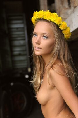Photo catégorisée avec : Skinny, Blonde, Eyes, Katya Clover - Mango A, MET Art, Memorigo, Russian, Cute, Small Tits