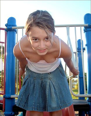Photo catégorisée avec : Skinny, Blonde, Eyes, What is her name, Cute, Small Tits