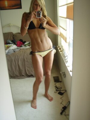 Photo catégorisée avec : Skinny, Blonde, Fit, Legs, Mirror, Selfie, Tummy