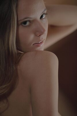 Photo catégorisée avec : Skinny, Blonde, Intimate Experience, Katya Clover - Mango A, X-Art, Cute, Eyes, Russian, Safe for work