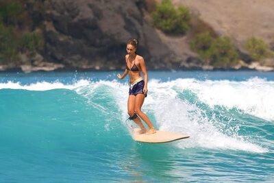 Photo catégorisée avec : Skinny, Blonde, Paula Díez, Bikini, Cute, Legs, Sexy Wallpaper, Sport, Surf, Tummy