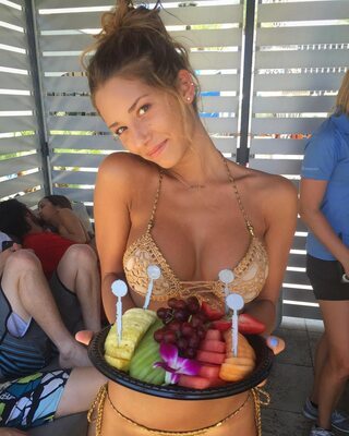 Photo catégorisée avec : Skinny, Blonde, Sierra Skye, American, Bikini, Cute