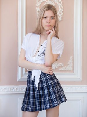 Photo catégorisée avec : Skinny, Blonde, Eyes, Viktoriya Dorofeeva - Rare Tori - Red Royz, Cute, Small Tits