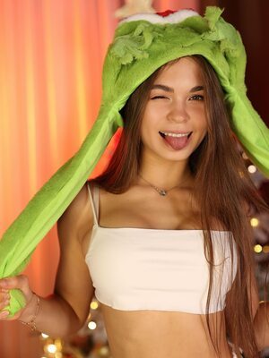 Photo cat&eacute;goris&eacute;e avec&nbsp;: Skinny, Brunette, Christmas, Eyes, Lera Buns - Valeriia Makusheva - Valeria Titova, Russian, Smiling, Tongue, Cute