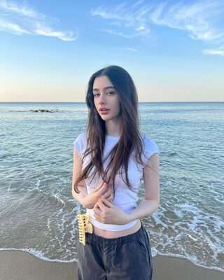 Photo catégorisée avec : Skinny, Brunette, Dasha Taran, Beach, Cute, Russian, Safe for work