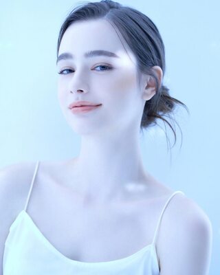 Photo catégorisée avec : Skinny, Brunette, Dasha Taran, Cute, Eyes, Mouth, Russian, Safe for work, Smiling