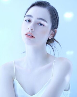 Photo catégorisée avec : Skinny, Brunette, Dasha Taran, Cute, Eyes, Mouth, Russian, Safe for work