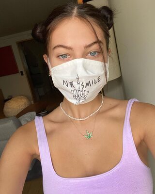 Photo catégorisée avec : Skinny, Brunette, Eyes, French, Thylane Blondeau, Celebrity - Star, Cute, Safe for work