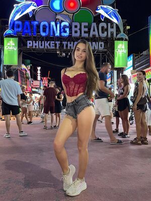 Photo catégorisée avec : Skinny, Brunette, Eyes, Legs, Lera Buns - Valeriia Makusheva - Valeria Titova, Russian, Cute, Lingerie, Patong Beach, Phuket, Tummy