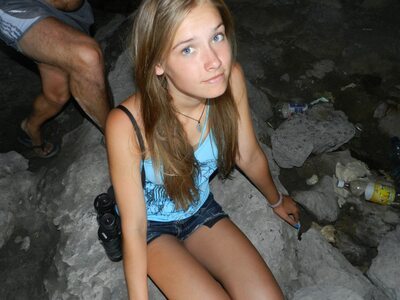 Photo catégorisée avec : Skinny, Brunette, Eyes, Legs, Natalja M, Sexy Wallpaper, Cute